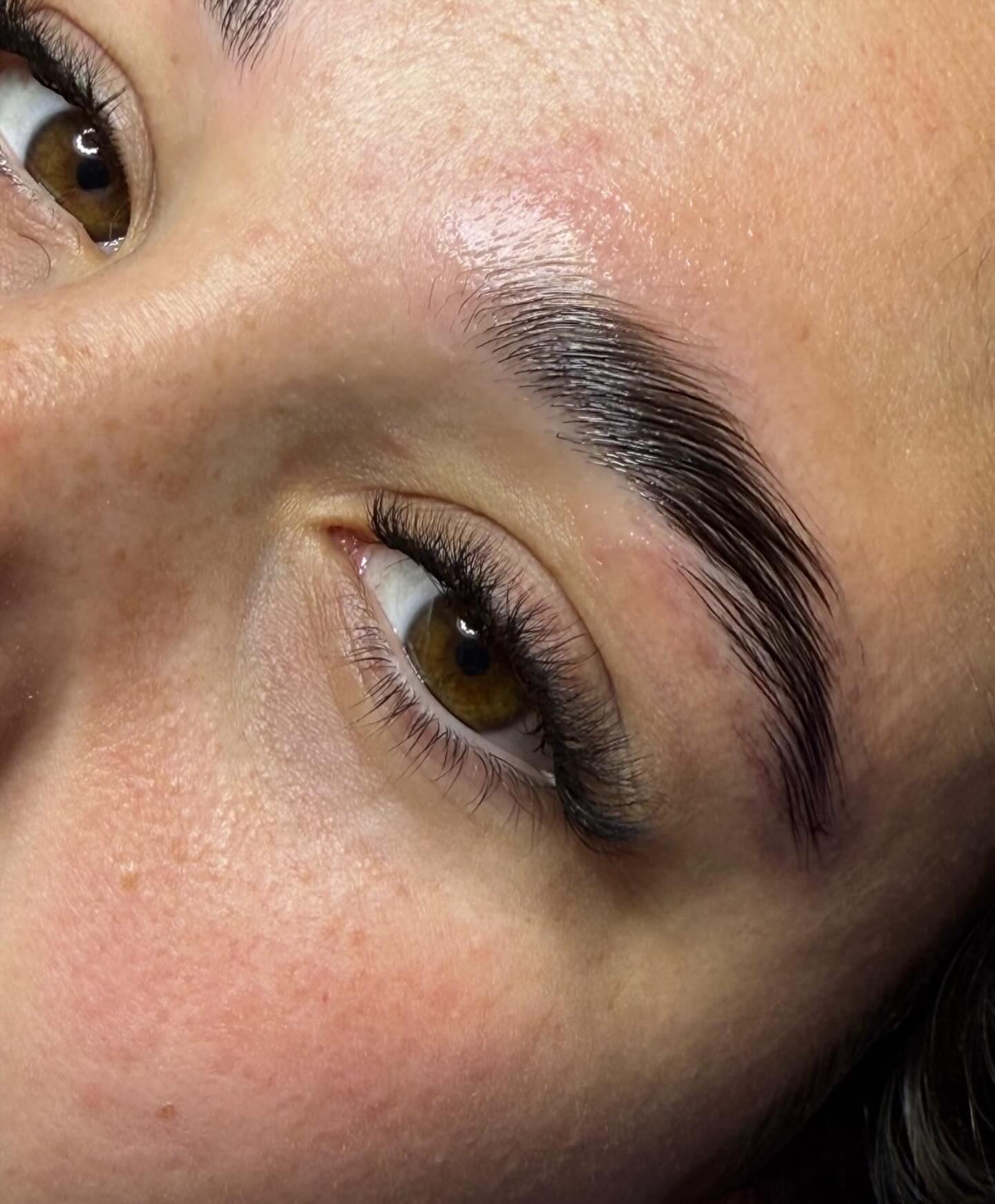 Eyelashes light volume & brow lamination angel beauty antonopoulou theofani